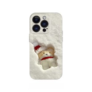 雪地里的玩偶 适用iPhone17pro手机壳华为pura70小米14新款苹果16红米k60软vivoS19趣味iqooneo9畅享60保护套