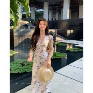 Mummy Cat 下蛋喵【潘海利根】法式浪漫刺绣碎花度假缎面连衣裙