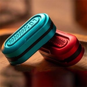解压玩具pod三层推牌铝合金属指尖推牌手玩把件磁推