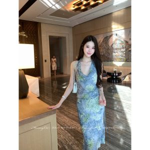 Mummy Cat下蛋喵【千禧结构主义】100人丝斜裁挂脖荡领印花连衣裙